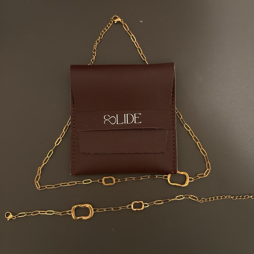 Women's necklace and bracelet set